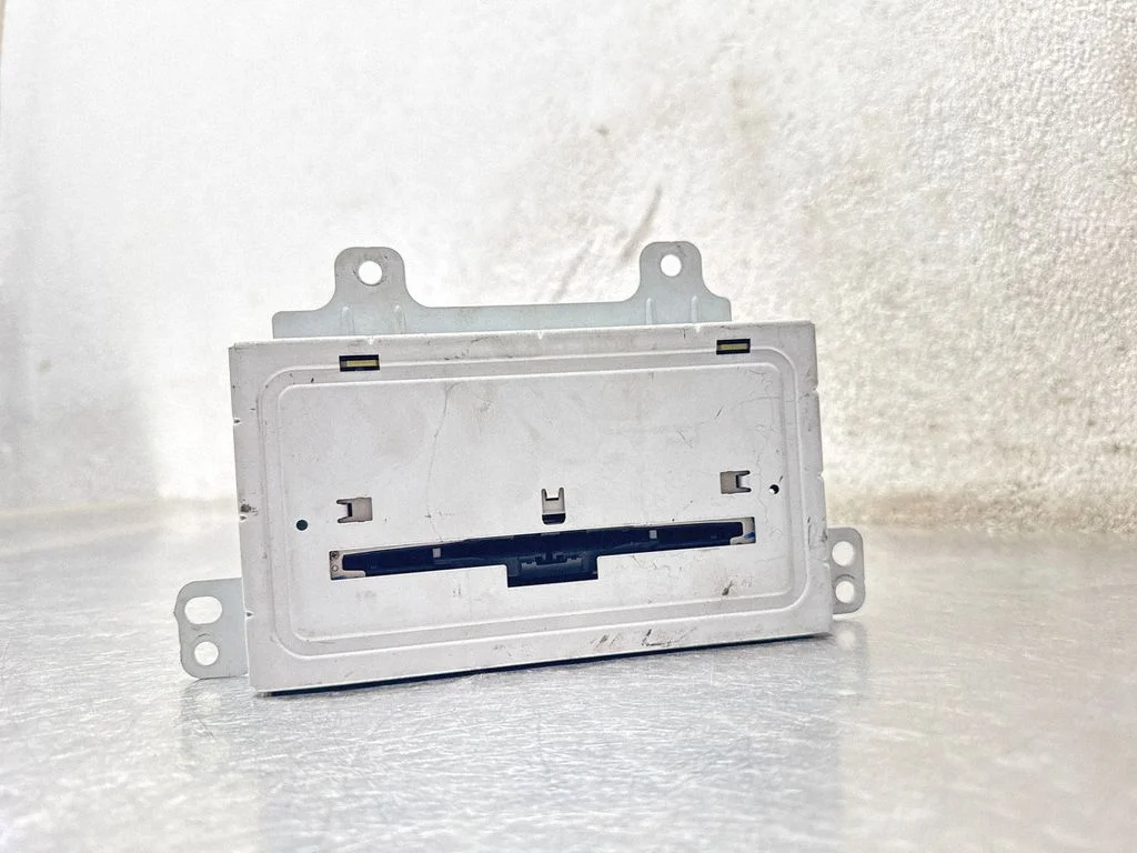 Radio/CD/DVD/GPS head unit 13320252