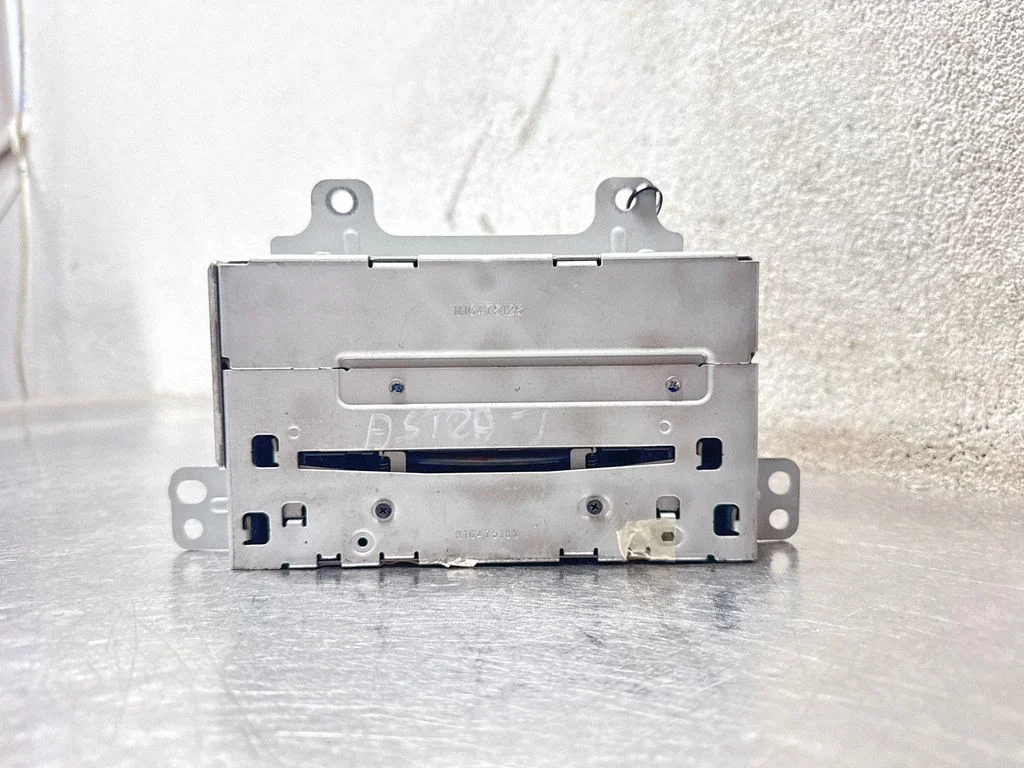 Radio/CD/DVD/GPS head unit 13334053