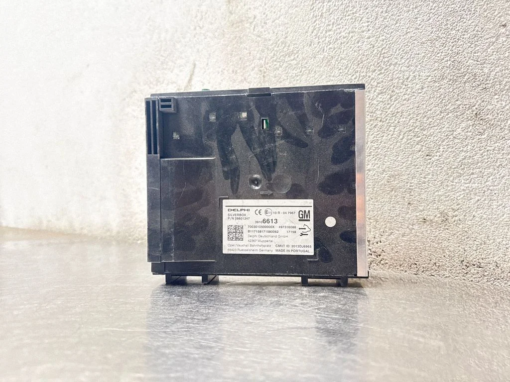 Radio/CD/DVD/GPS head unit 39106613