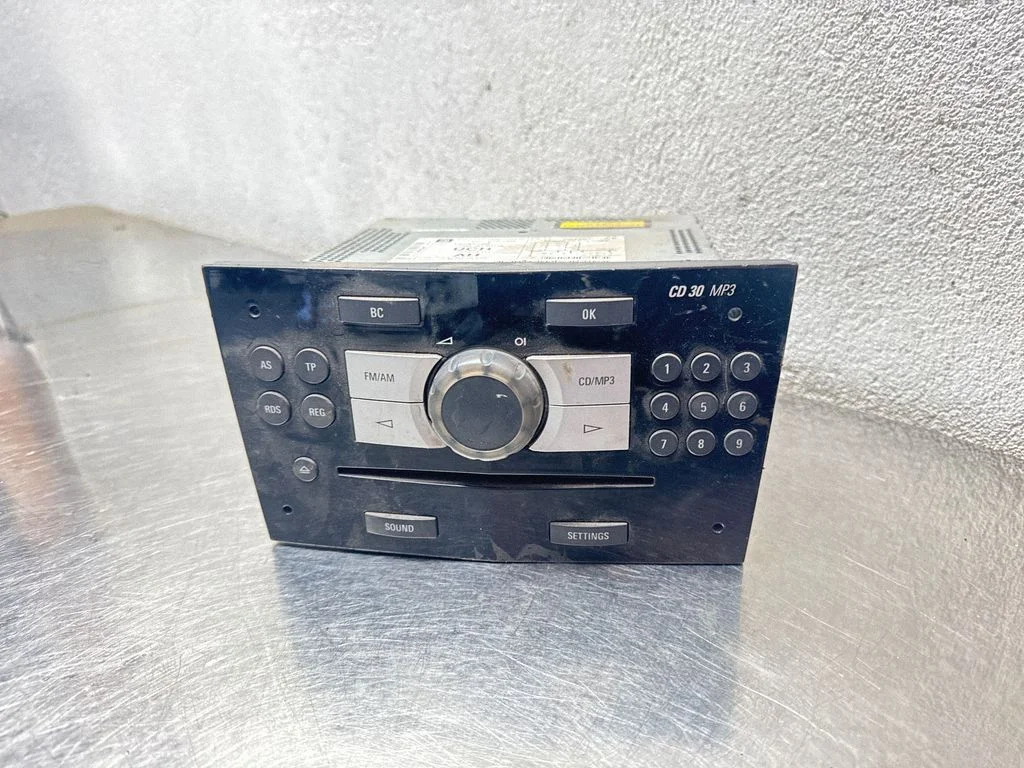 Radio/CD/DVD/GPS head unit – Opel Corsa D (2006-2014)