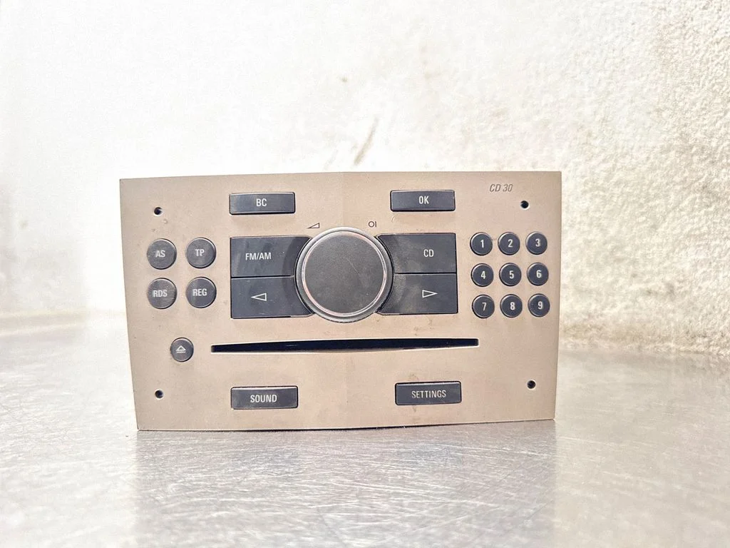Radio/CD/DVD/GPS head unit – Opel Astra H (2004-2012)