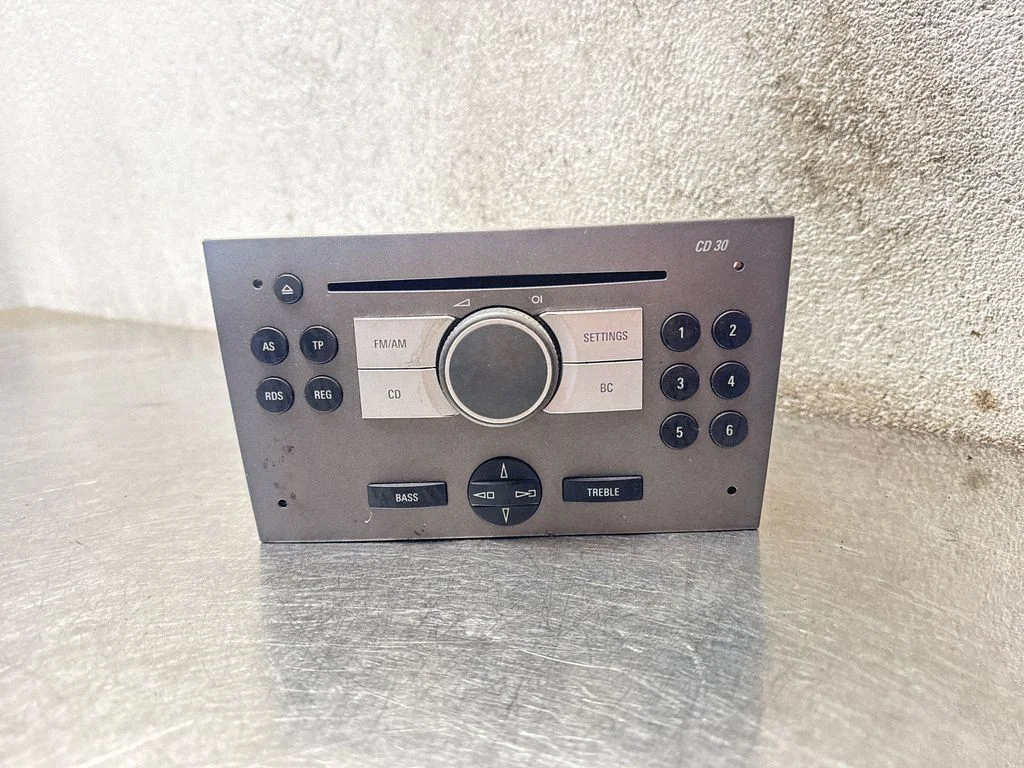 Radio/CD/DVD/GPS head unit – Opel Vectra C (2005-2009)