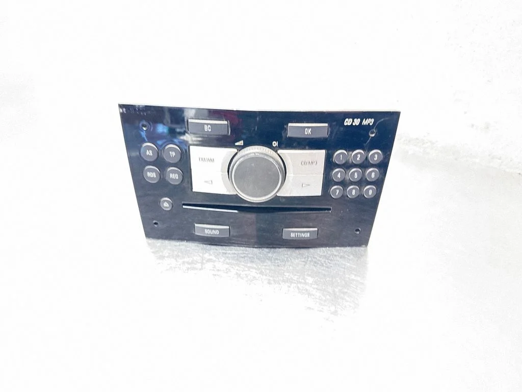 Radio/CD/DVD/GPS head unit – Opel Astra H (2004-2012)