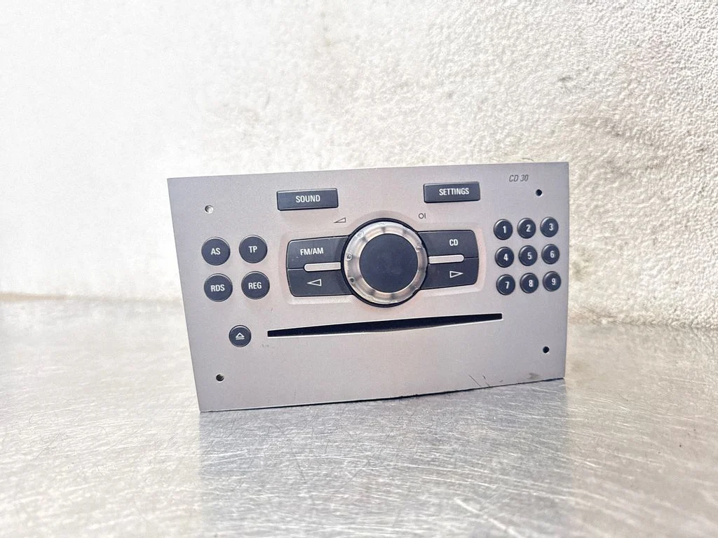 Radio/CD/DVD/GPS head unit – Opel Astra H (2004-2012)