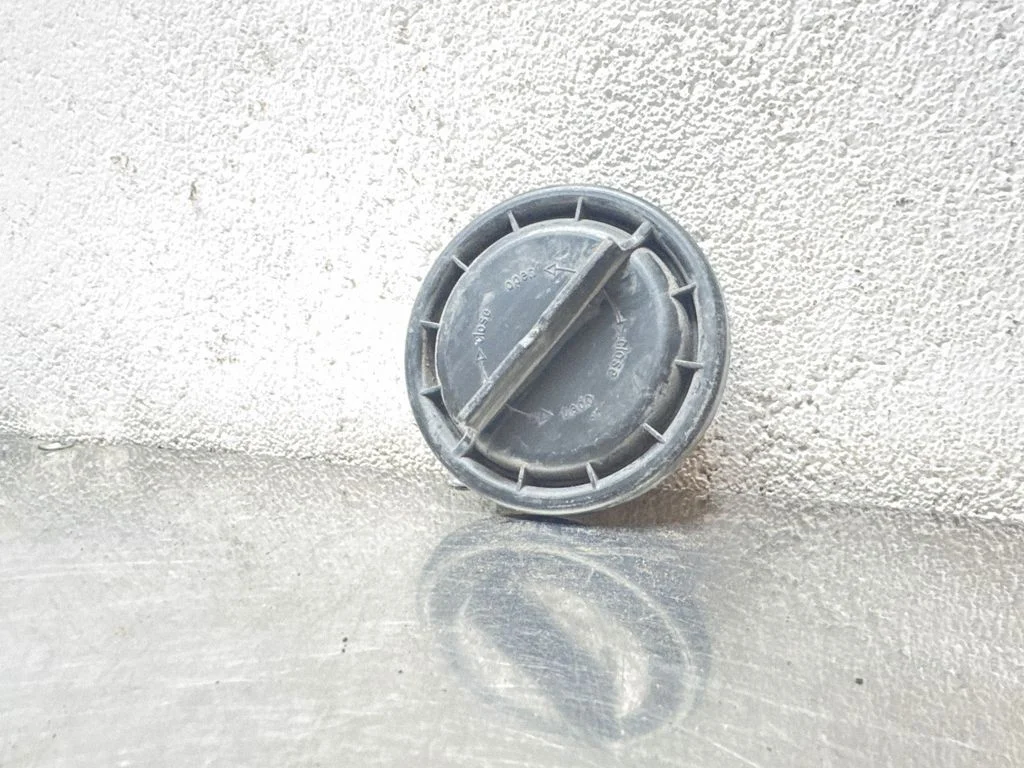 Headlight/headlamp dust cover – Opel Astra H (2004-2012)