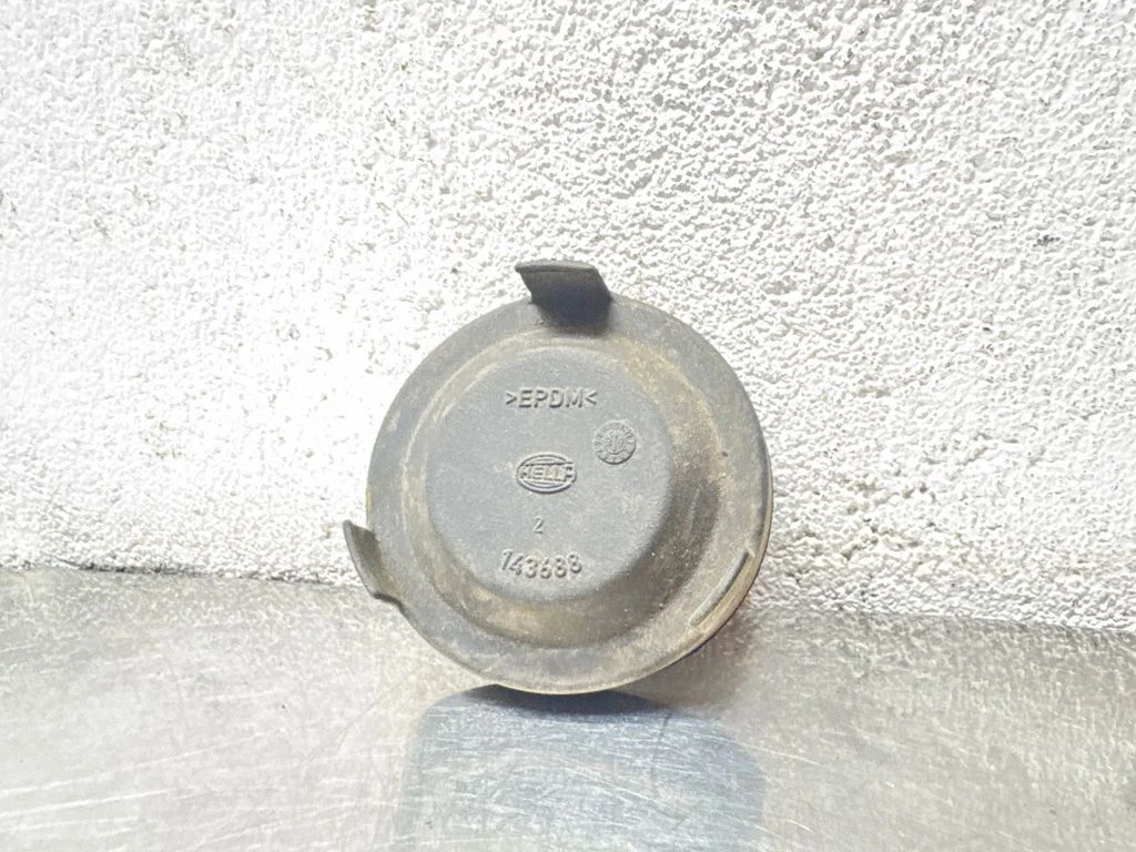 Headlight/headlamp dust cover – Opel Vectra C (2002-2005)