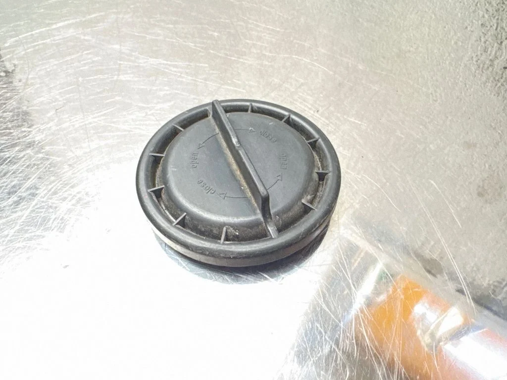 Headlight/headlamp dust cover – Opel Astra H (2004-2012)