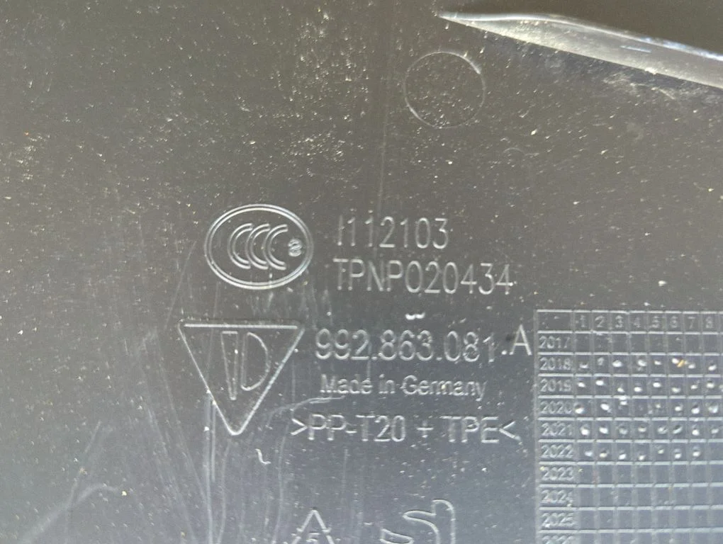 Cita bagāžnieka apdares detaļa 992863081A