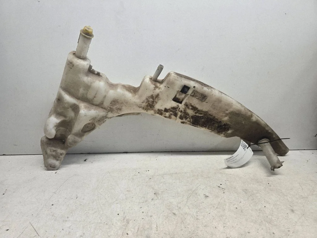 Zbiorniczek spryskiwacza XS4117618CH
