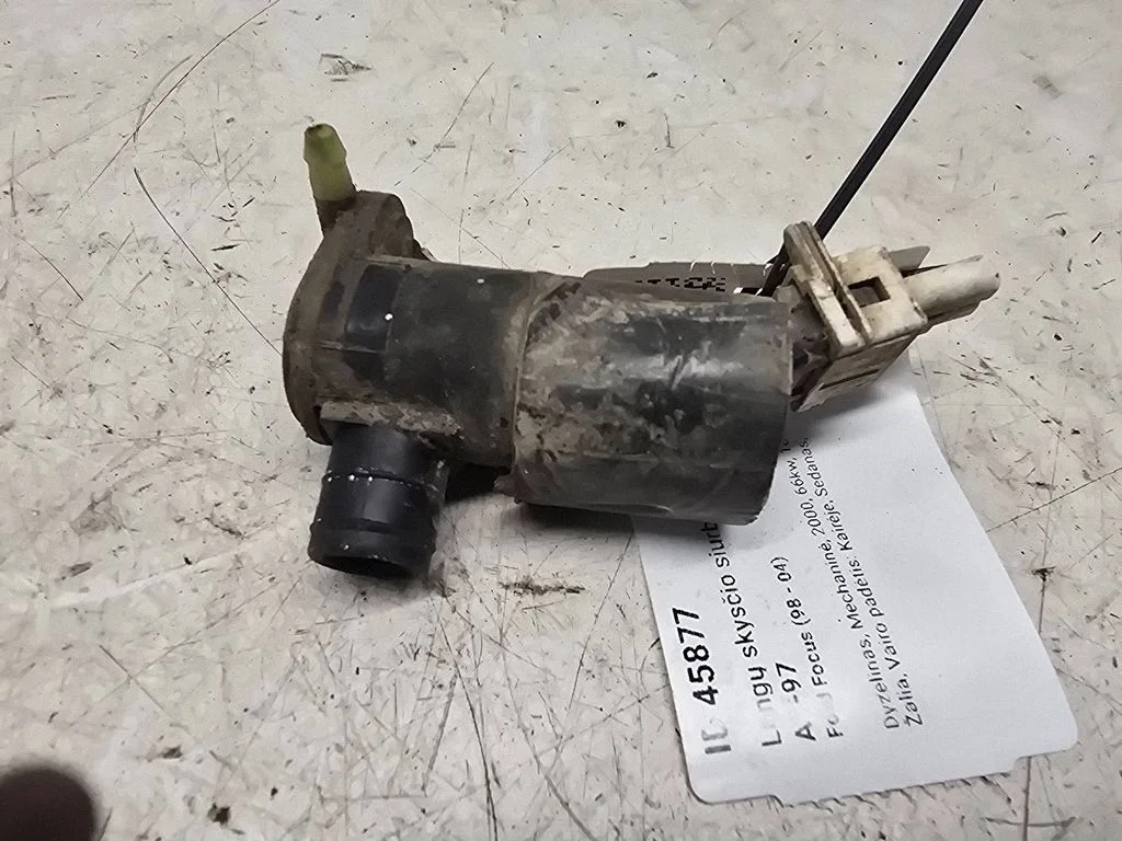 Klaasipesuvedeliku pump (klaaside) – Ford Focus (1998-2004)