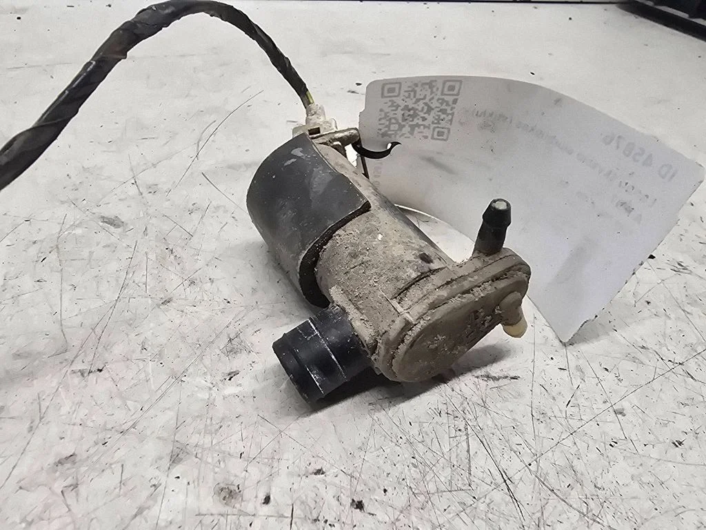 Klaasipesuvedeliku pump (klaaside) – Ford Focus (1998-2004)