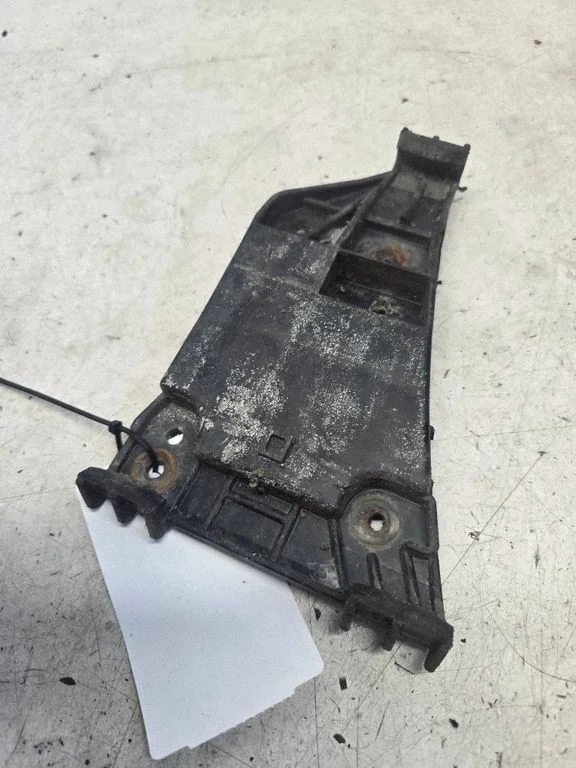 Front bumper mounting bracket 8D0807284