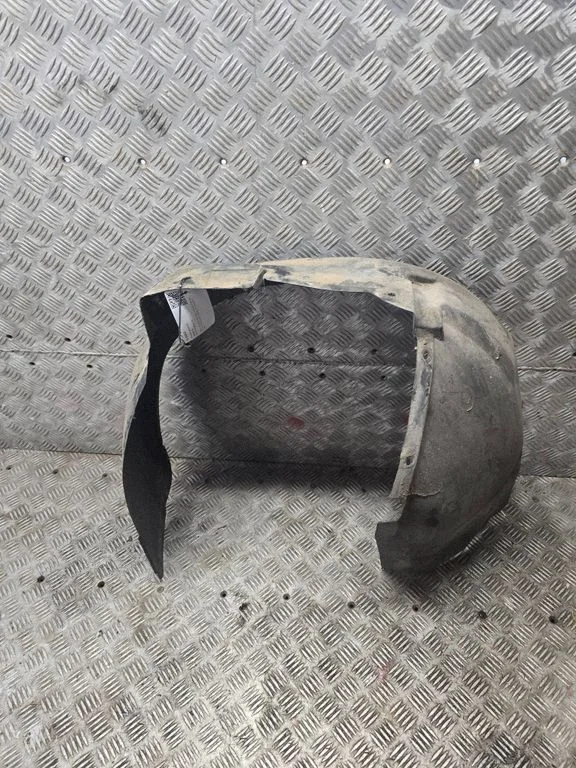 Front wheel arch liner splash guards 8D0821171B
