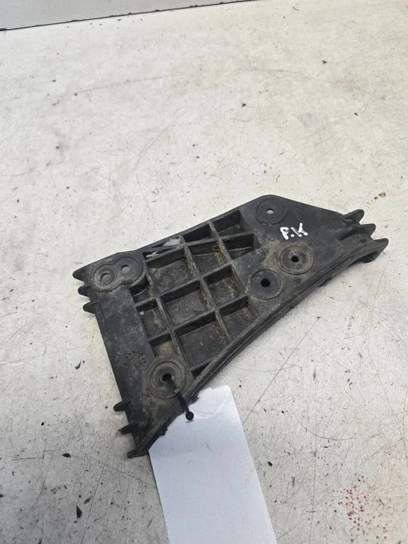 Rear bumper mounting bracket 8D0807283