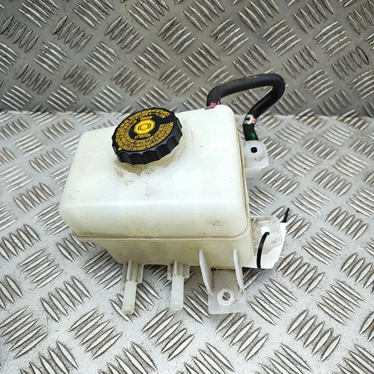 Zbiorniczek płynu hamulcowego 4722048271