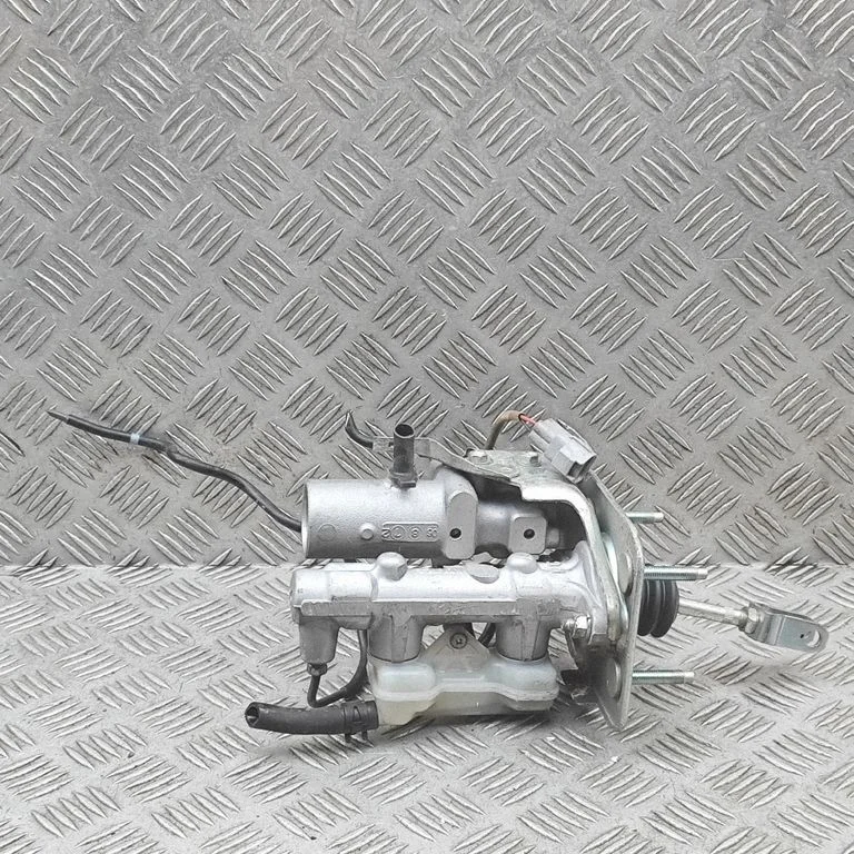 Master brake cylinder 13811010460 – Lexus LS UCF30 (2001-2007)