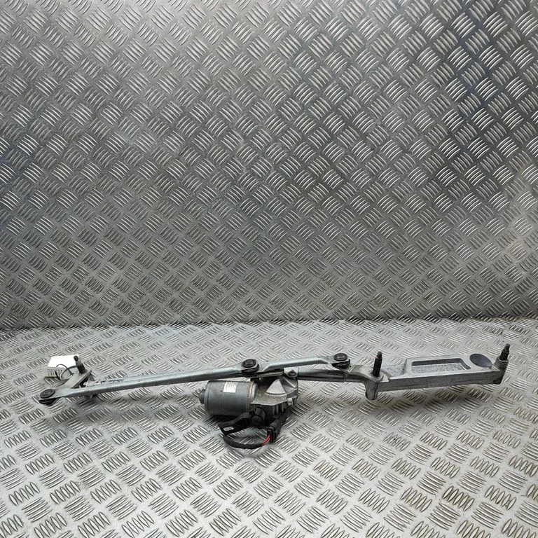 Front wiper linkage and motor W000019085