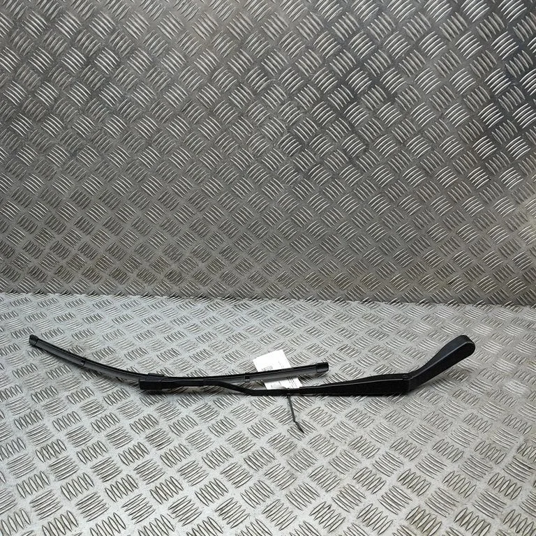 Front wiper blade arm A2138205402