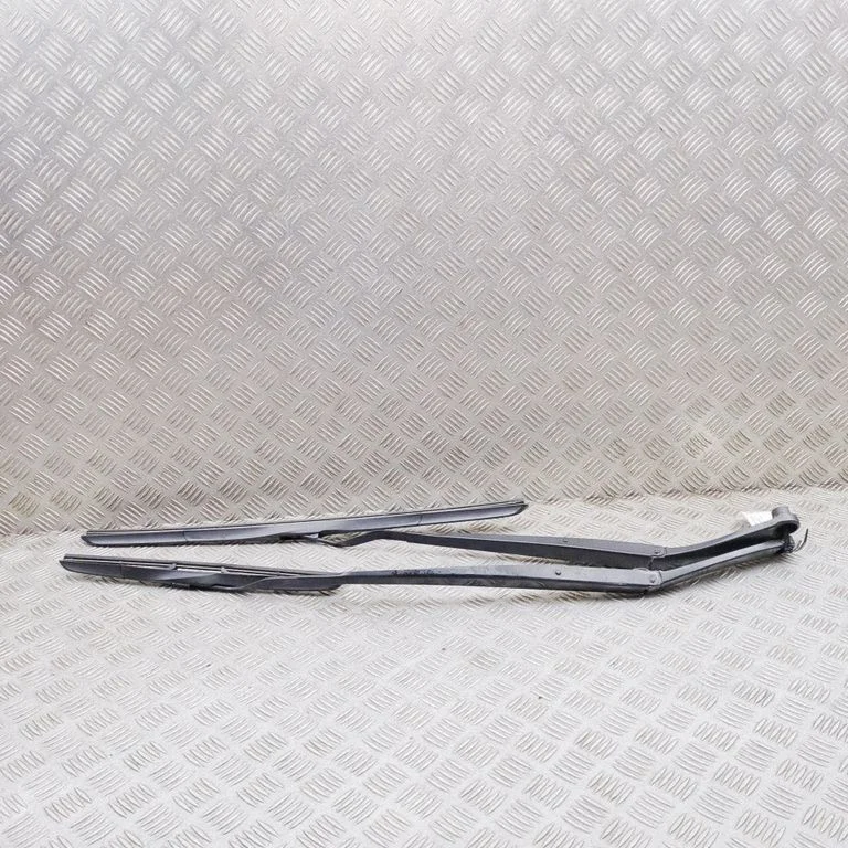 Windshield/front glass wiper blade 98321CV900