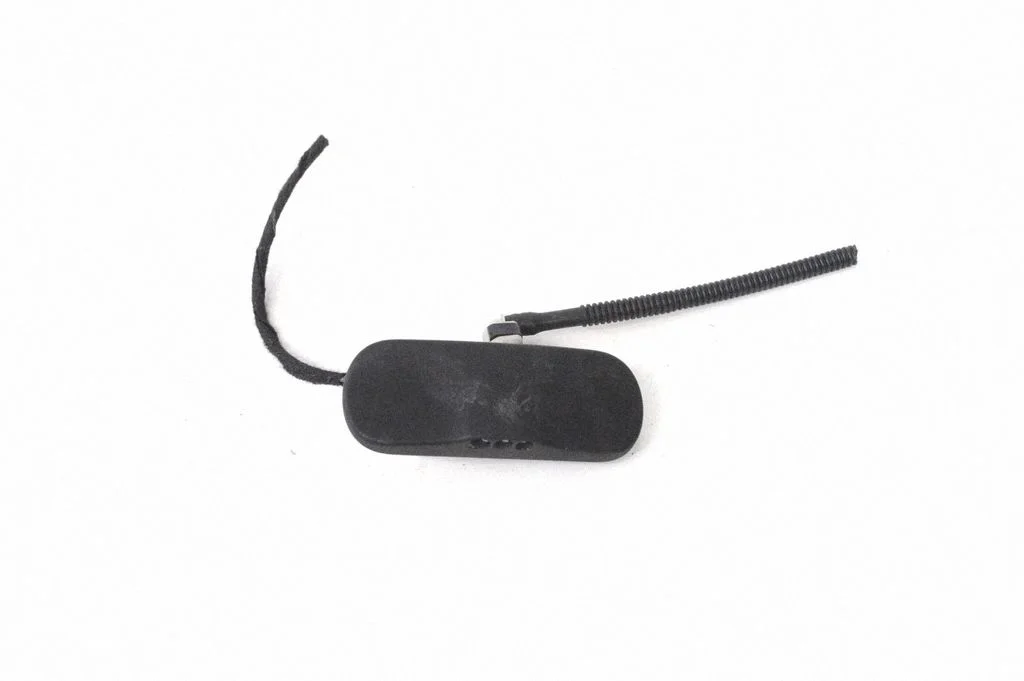 Priekšējā stikla logu šķidruma sprausla(-s) 8J0955988