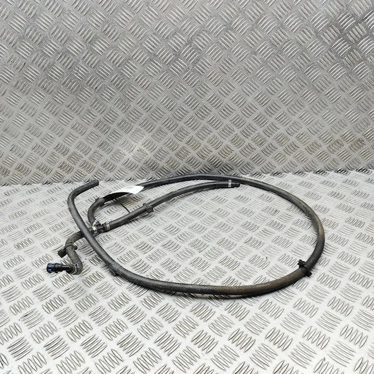 Priekšējā stikla logu šķidruma šļūtene(-s) 8K0810162T