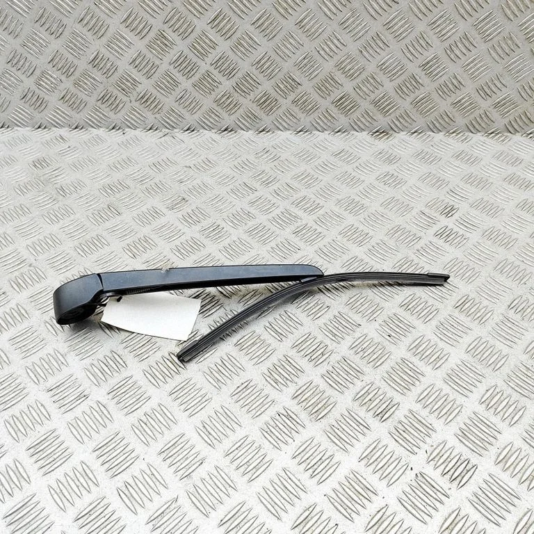 Aizmugurējā stikla tīrītāja svira 8W9955407