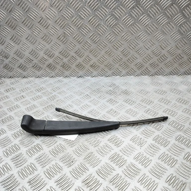 Aizmugurējā stikla tīrītāja svira 7442095