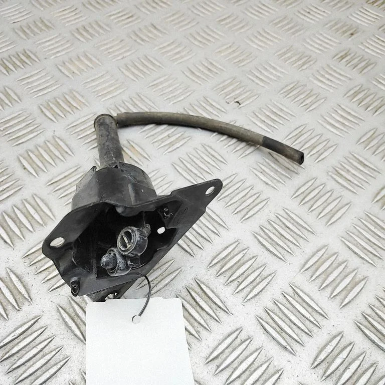 Lukturu apskalošanas sprausla(-s) J8A213K130A