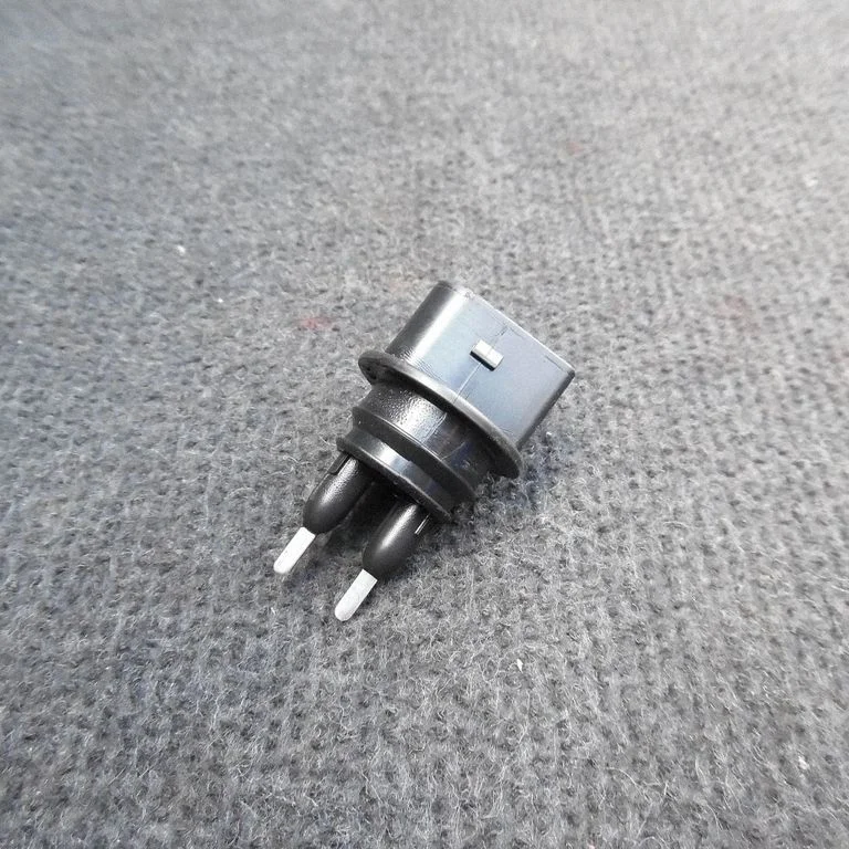 Windshield washer fluid level sensor