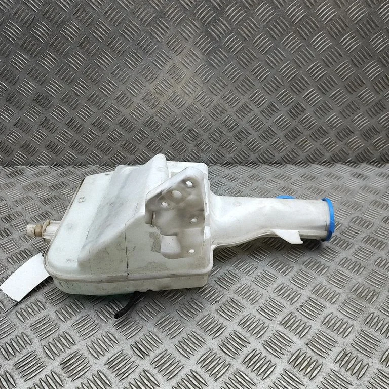 Logu mazgāšanas šķidruma tvertne A9108600400