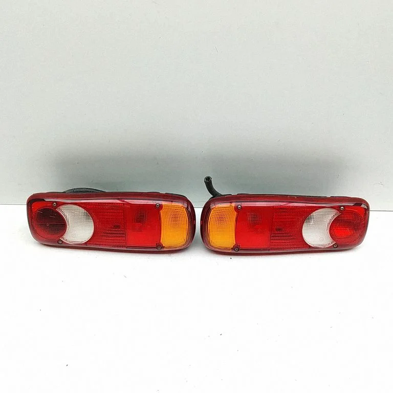 Rear/tail lights set 265504514R