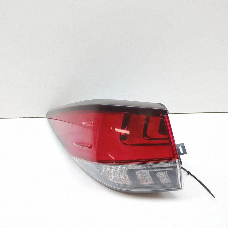 Lampa tylna w błotniku 8156048470