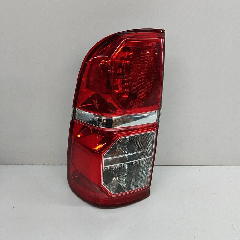 Lampa tylna w błotniku 815600K170