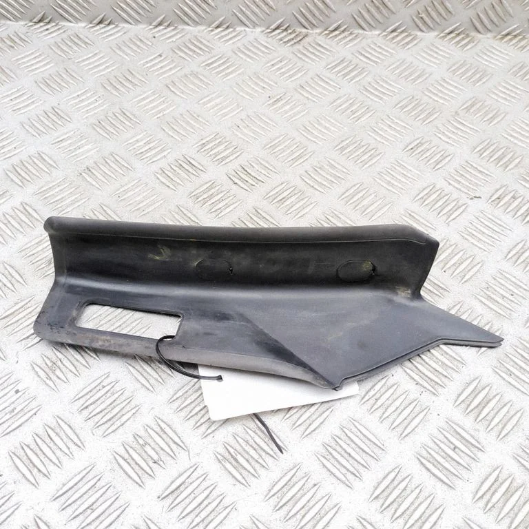 Rear/tail light trim molding 971827597A