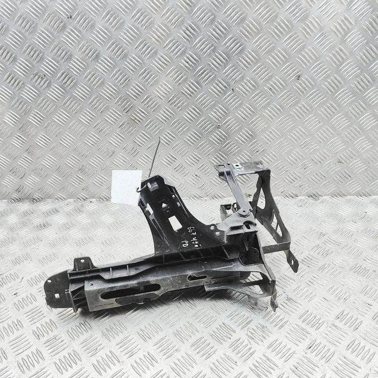 Esitule kinnitusklamber 7211520