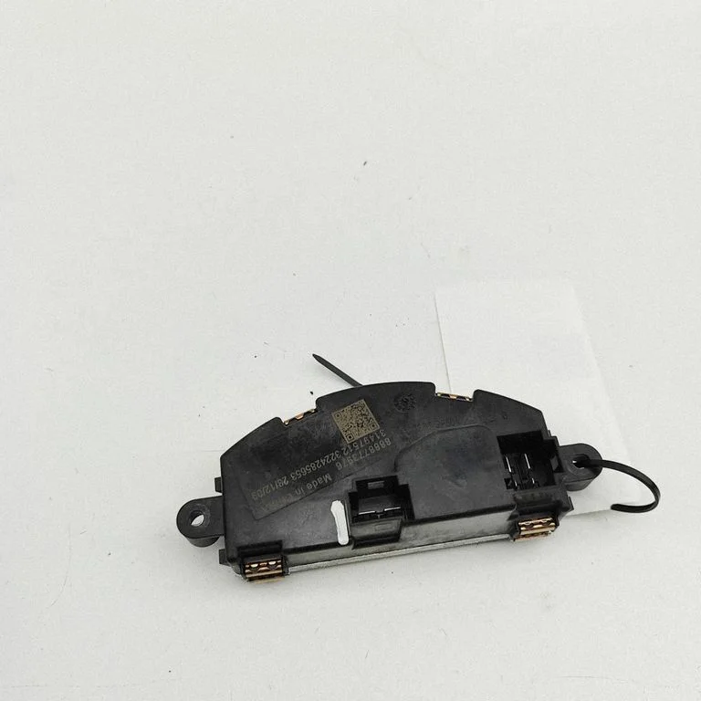 Salongipuhuri takisti 31497512 – Volvo EC40 (2024-)