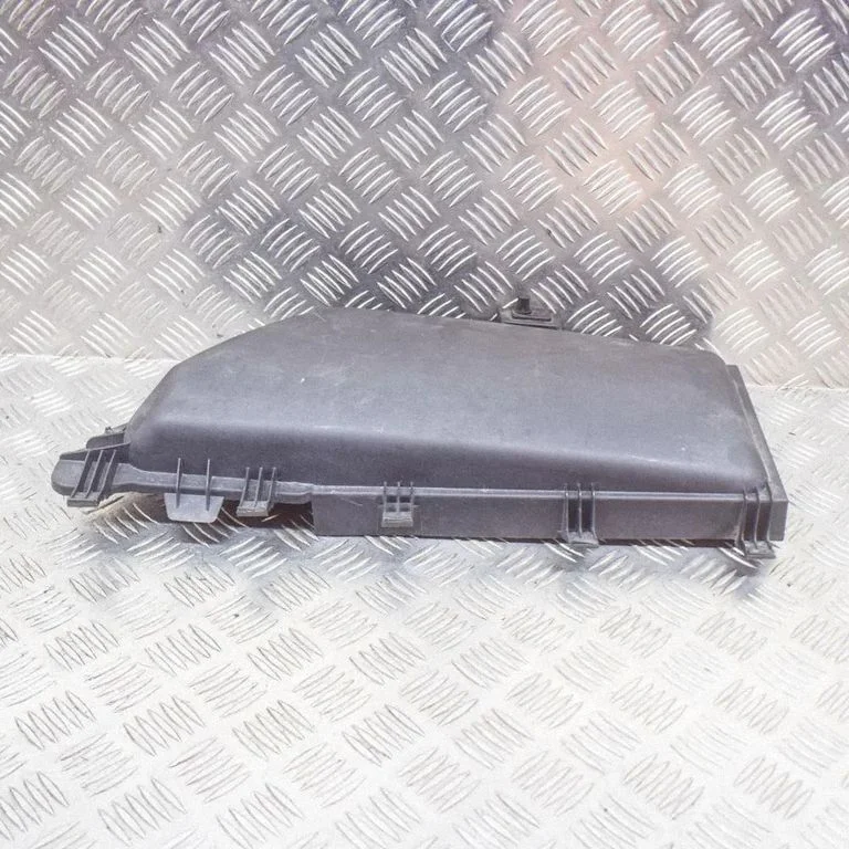 Cabin air micro filter cap – BMW 6 Series E63 E64 (2002-2010)
