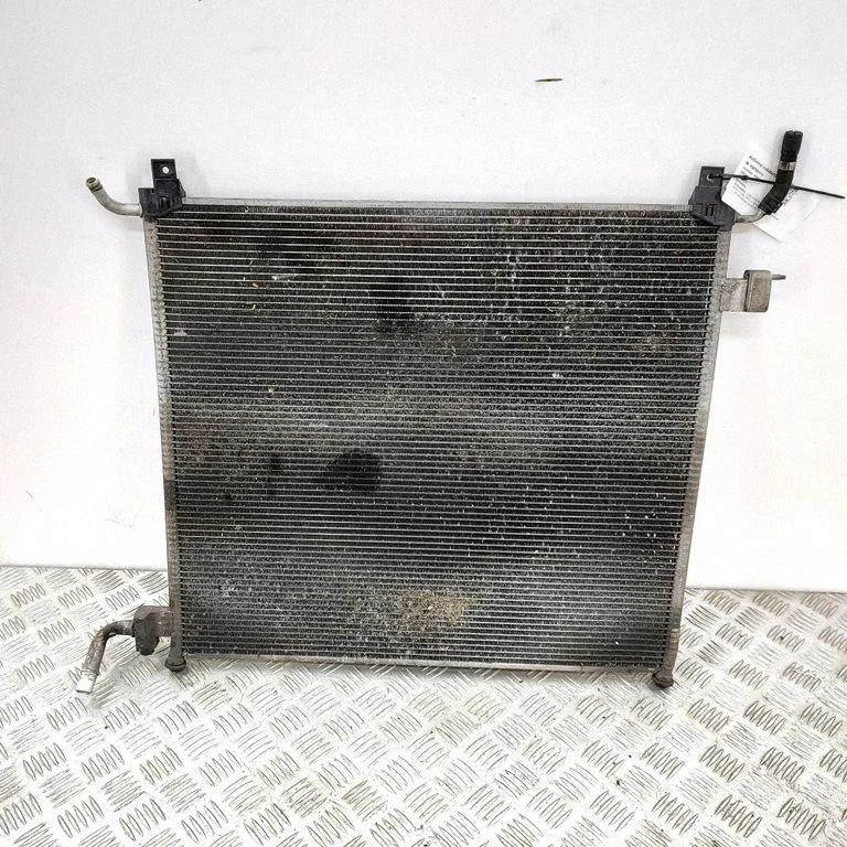 Coolant radiator LR062430