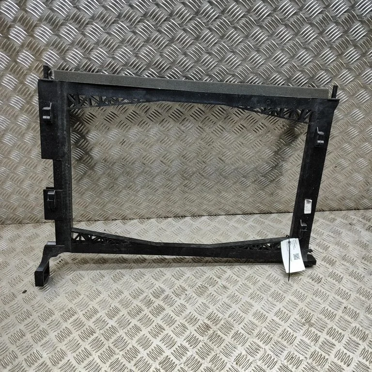 Radiator cooling fan shroud PZ318083AF