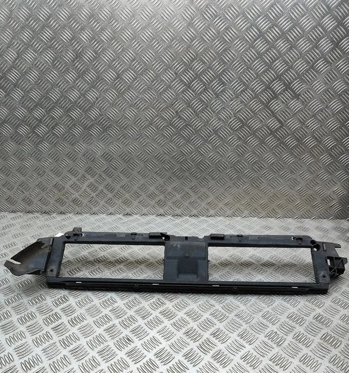 Radiatoru panelis 8W6807771
