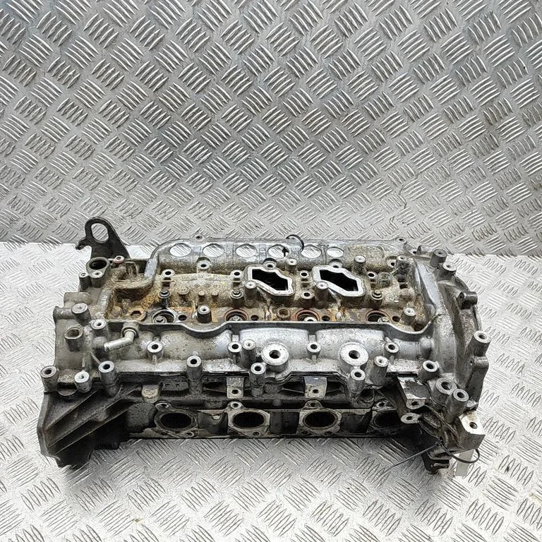Engine head 8200519994