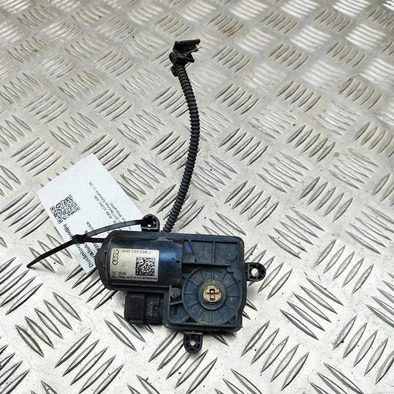 Intake manifold valve actuator/motor – Audi A3 S3 8V (2013-2019)