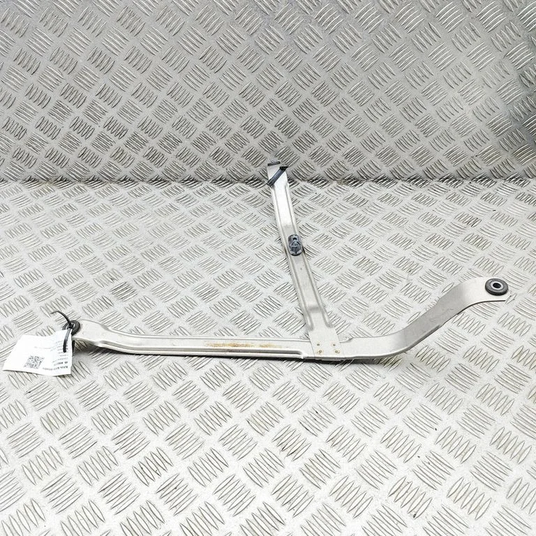 Fuel tank mounting bracket 7404151