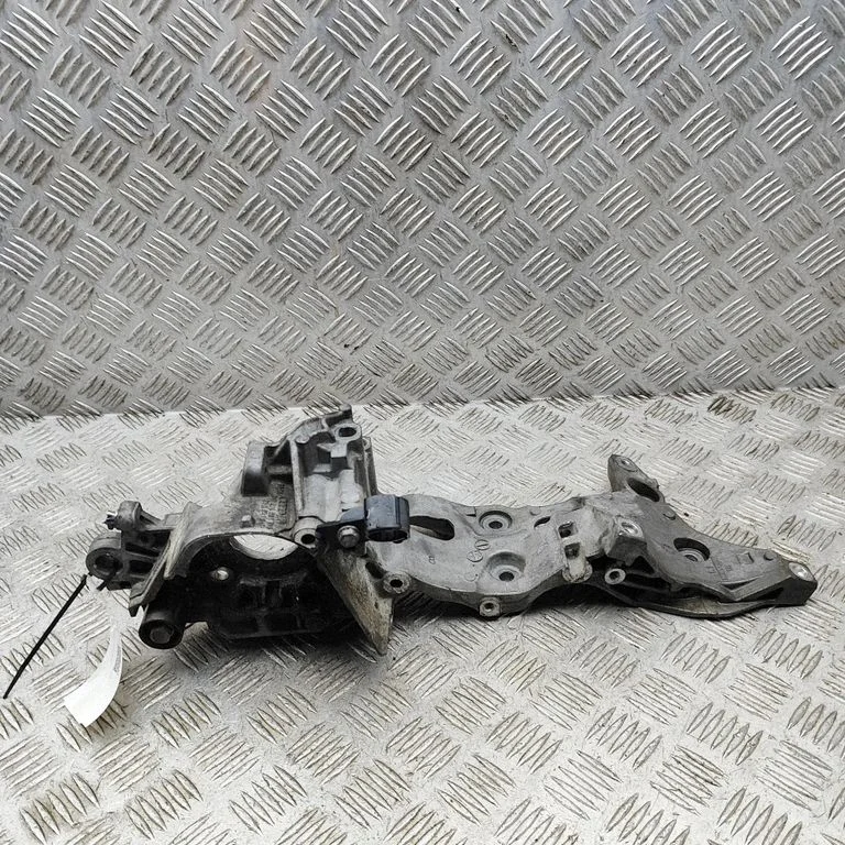 Generator/alternator bracket – Volkswagen Golf Plus (2005-2013)