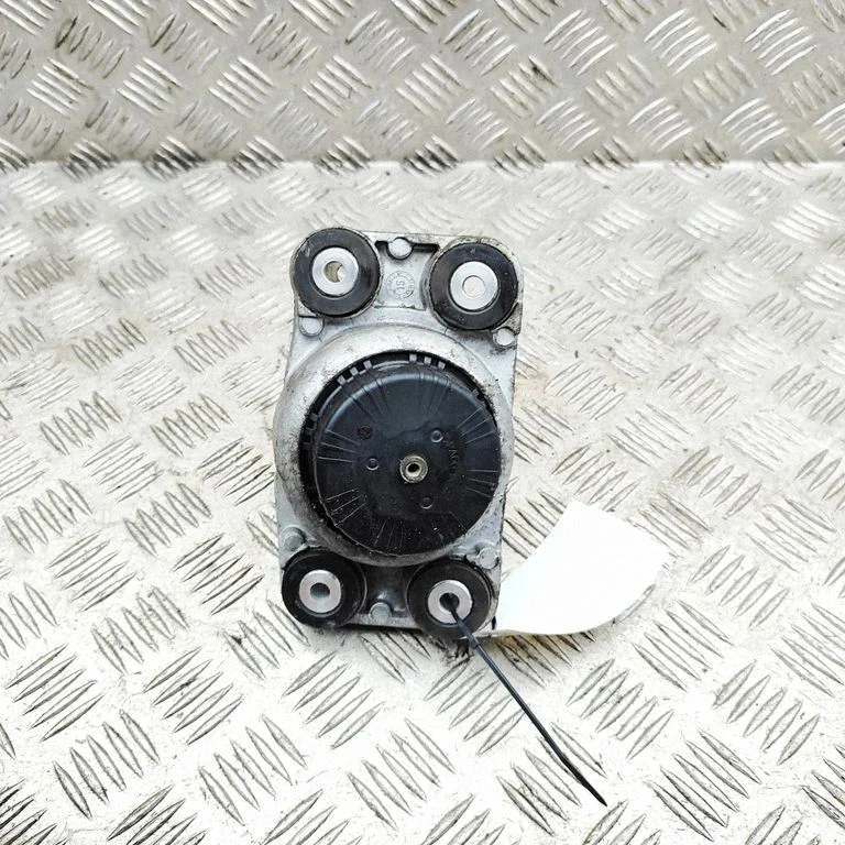 Engine mount bracket LR057632