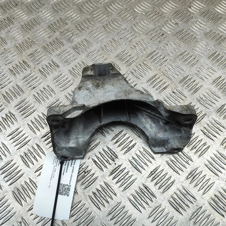 Mootori kinnituskronstein – BMW 3-seeria F30 F35 F31 (2012-2018)