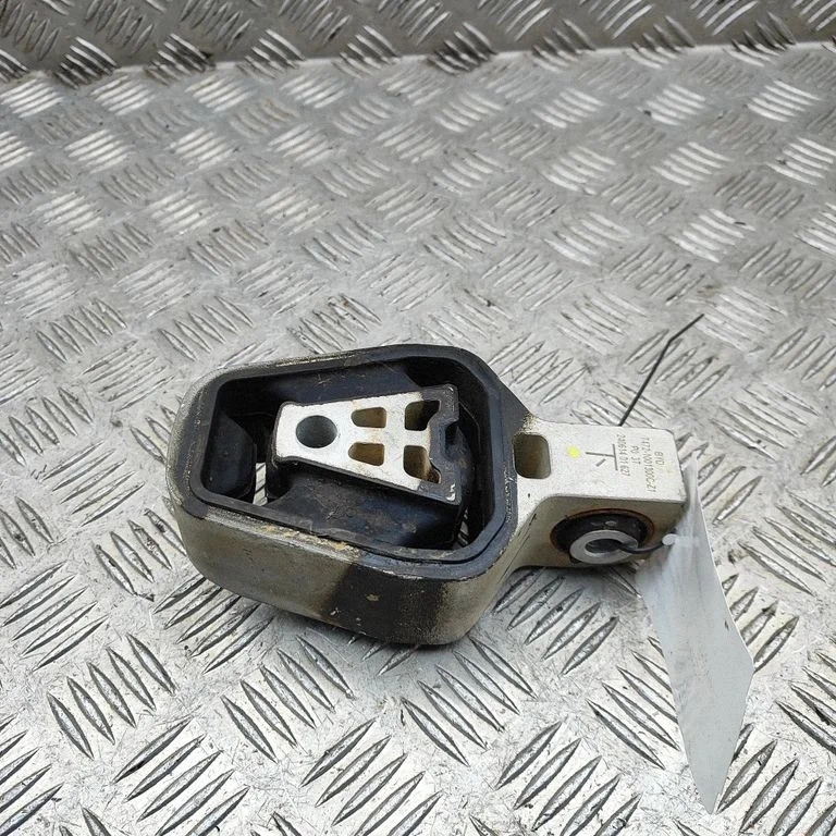 Engine mount bracket T4721001300CZ1