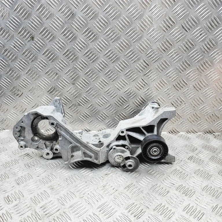 Wspornik alternatora 03L903143R