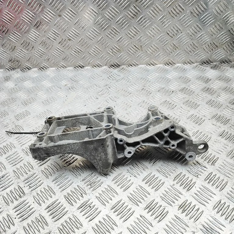 Wspornik alternatora – Audi A3 S3 8P (2003-2012)