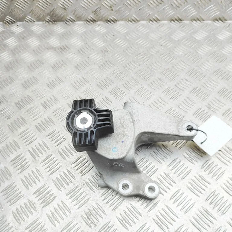 Engine mounting bracket 32380056